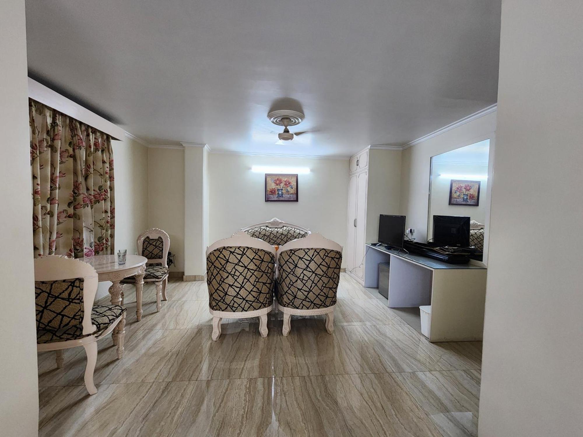Hotel Mayur Deluxe Meerut Esterno foto