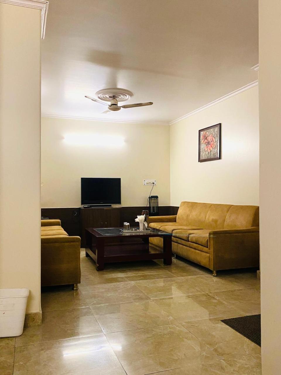 Hotel Mayur Deluxe Meerut Esterno foto
