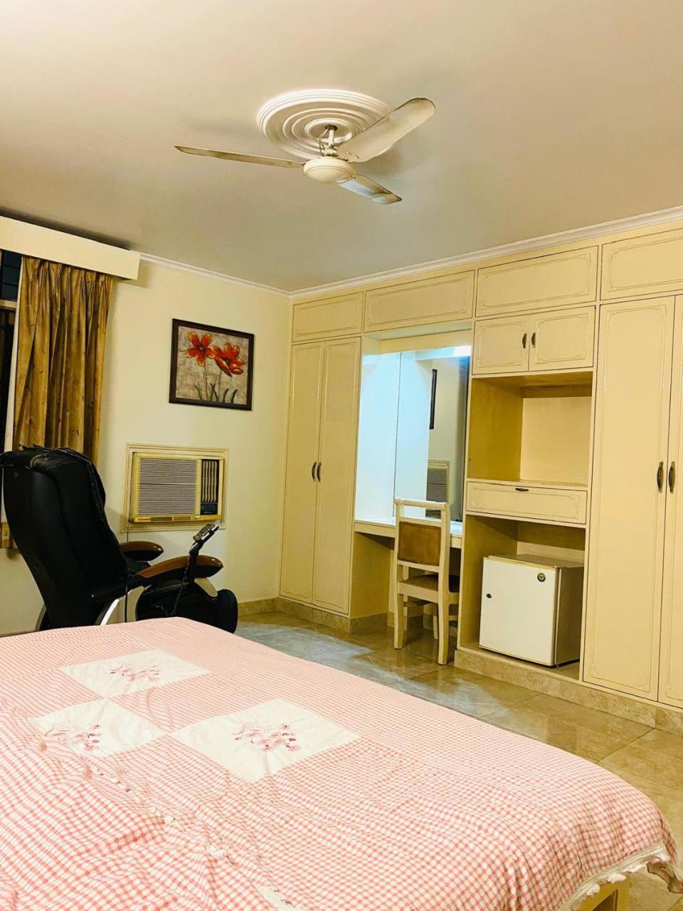 Hotel Mayur Deluxe Meerut Esterno foto